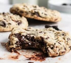 Giant Chocolate Chip Cookies